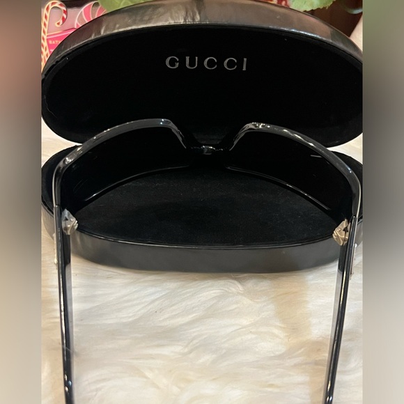 Gucci Black Sunglasses - Picture 9 of 11